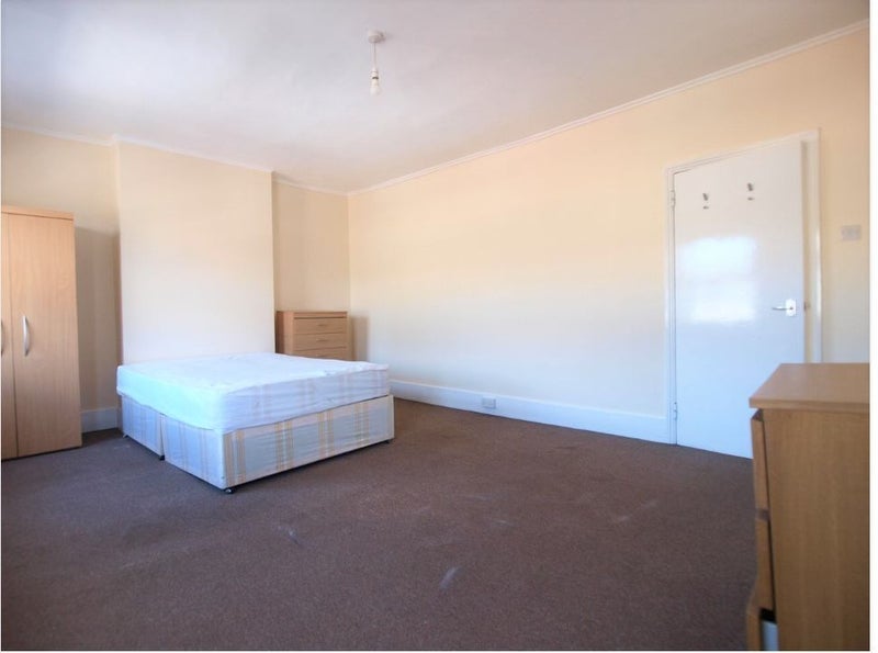 Flat Blackstock Road in Greater London