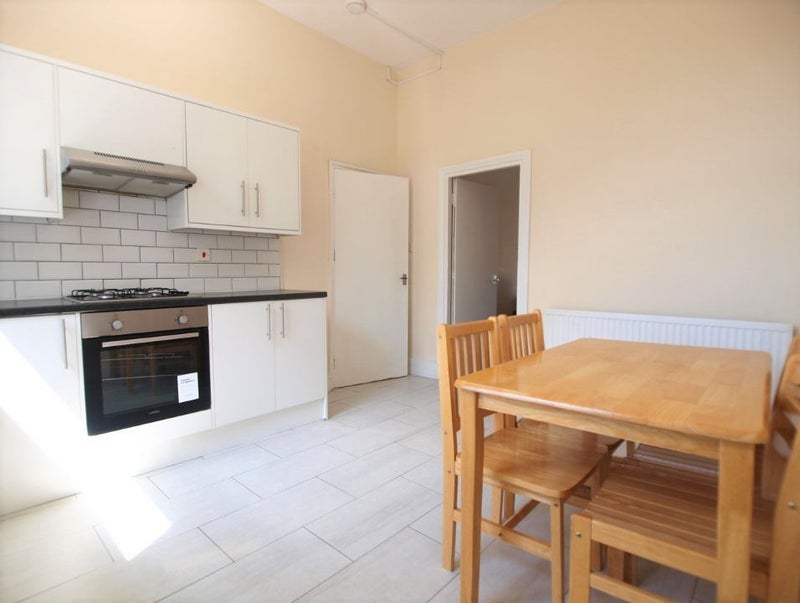 Flat Blackstock Road in Greater London