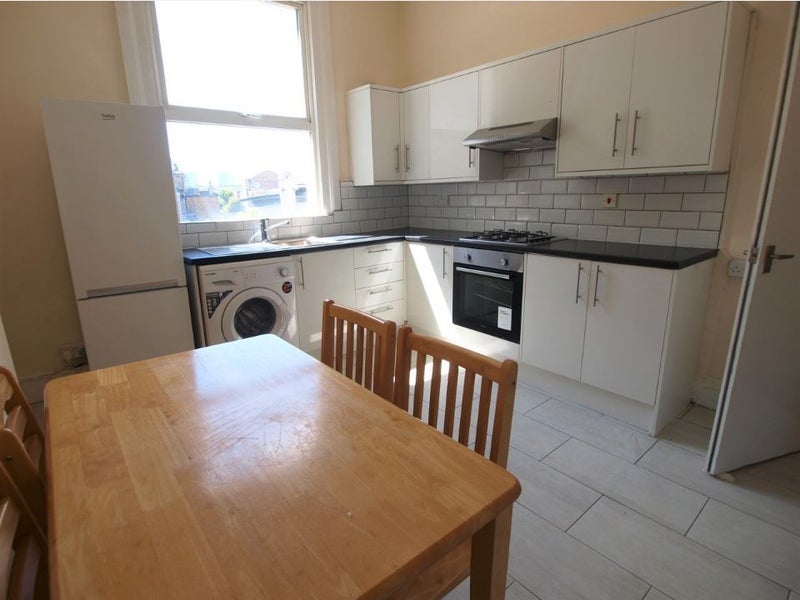 Flat Blackstock Road in Greater London