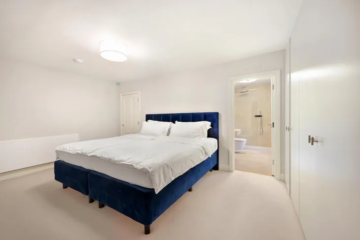 Flat Cranley Gardens in Greater London