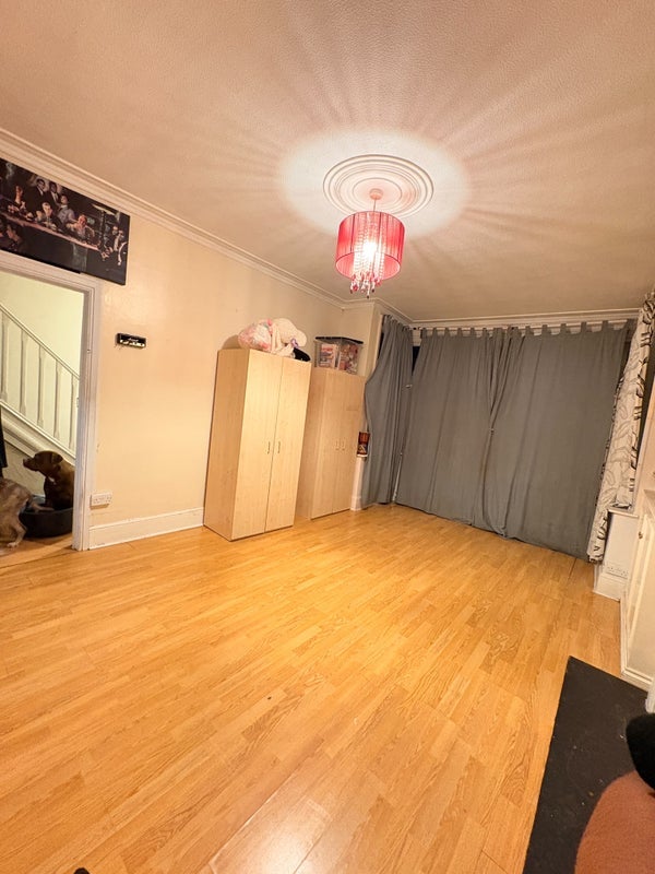 Room Kilmartin Avenue in Greater London