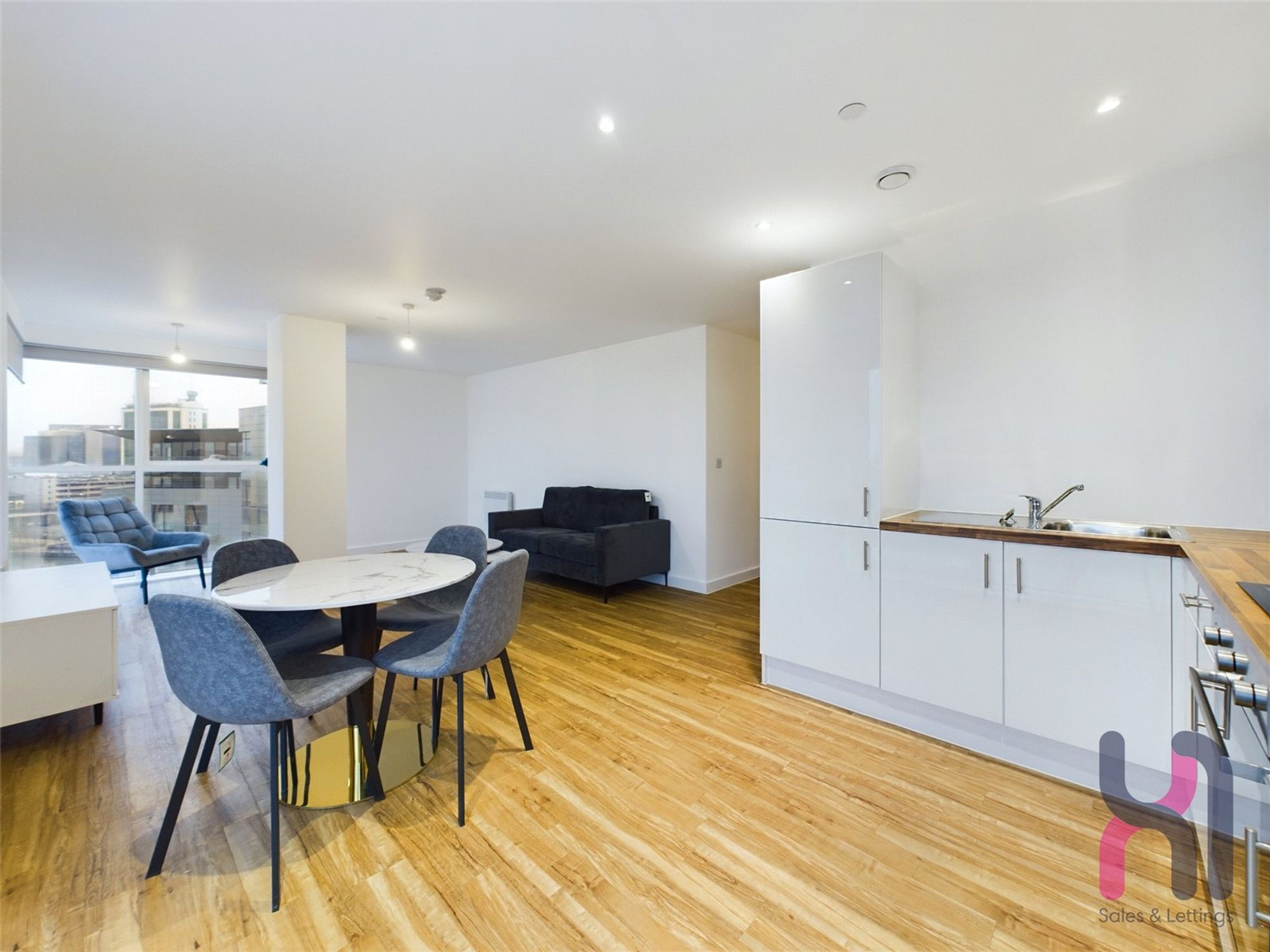 Flat Pomona Strand in Trafford