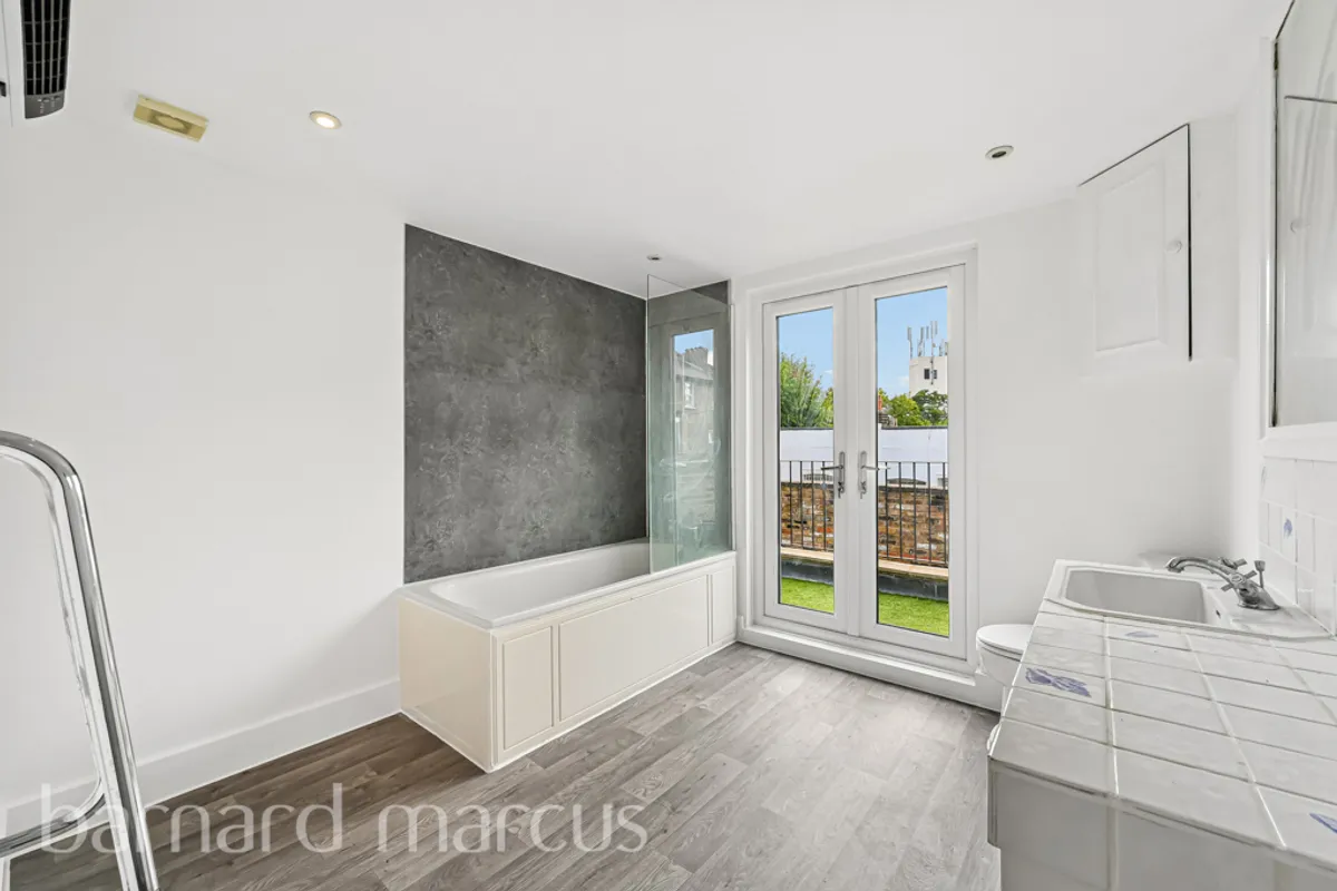 House Kerrison Road in Greater London