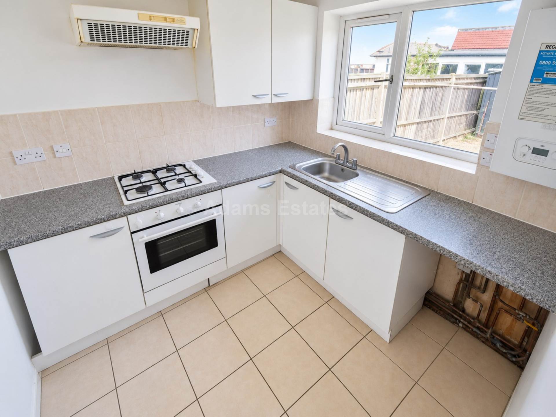Flat Erleigh Court Gardens in Reading