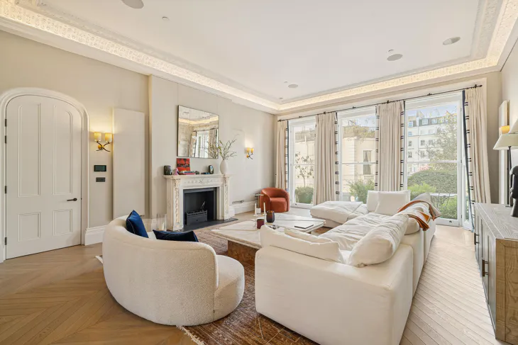 Flat Cornwall Gardens in Greater London