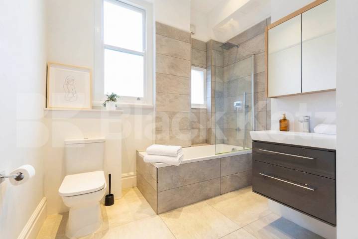 Flat Iverson Road in Greater London