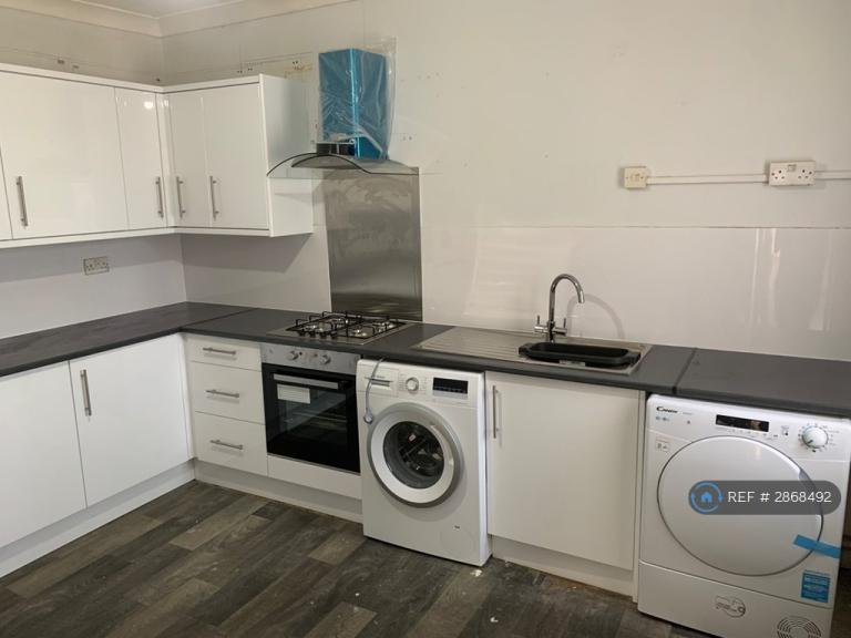 Flat Roger Street in Swansea