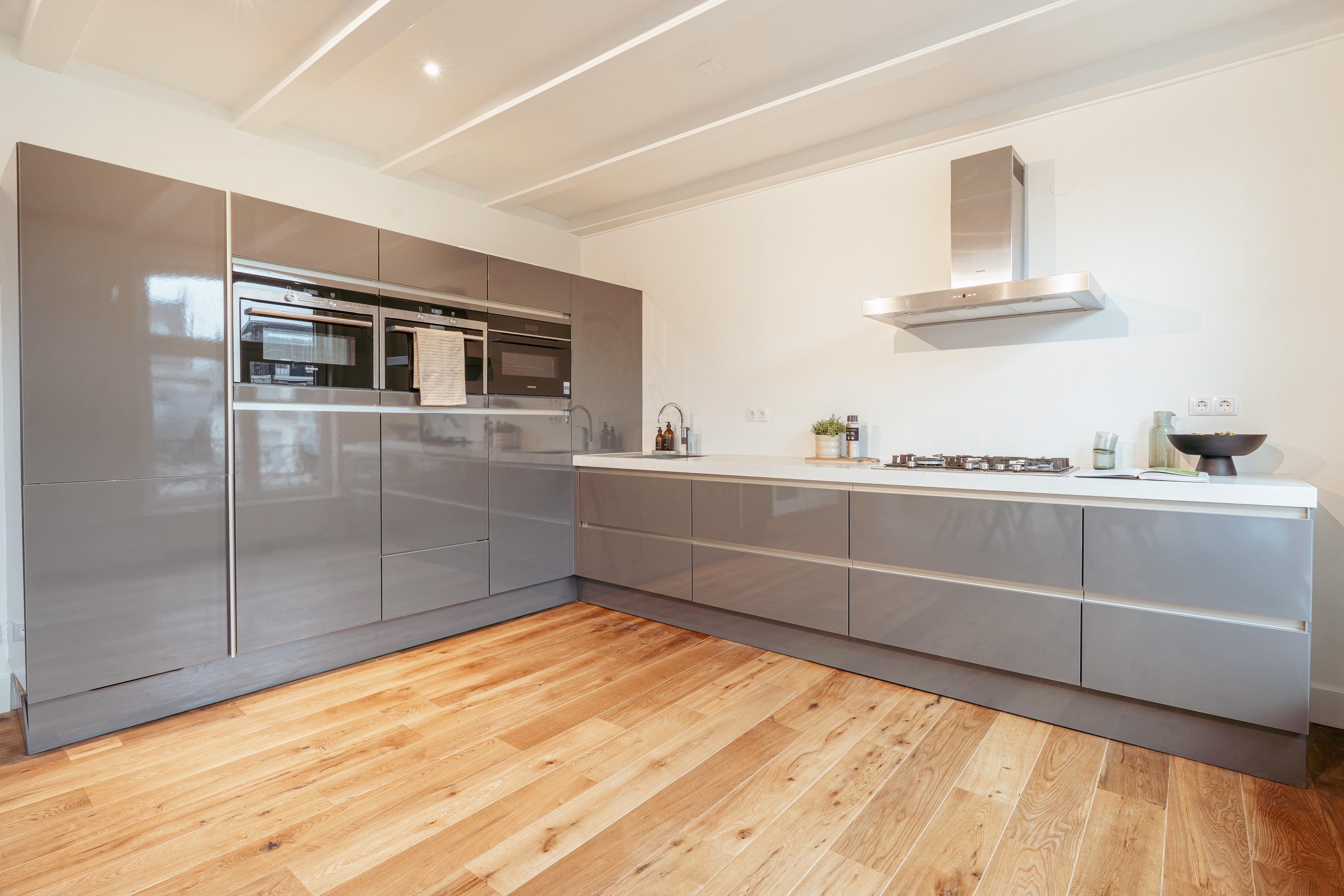 Woning te huur: Van Baerlestraat, Amsterdam