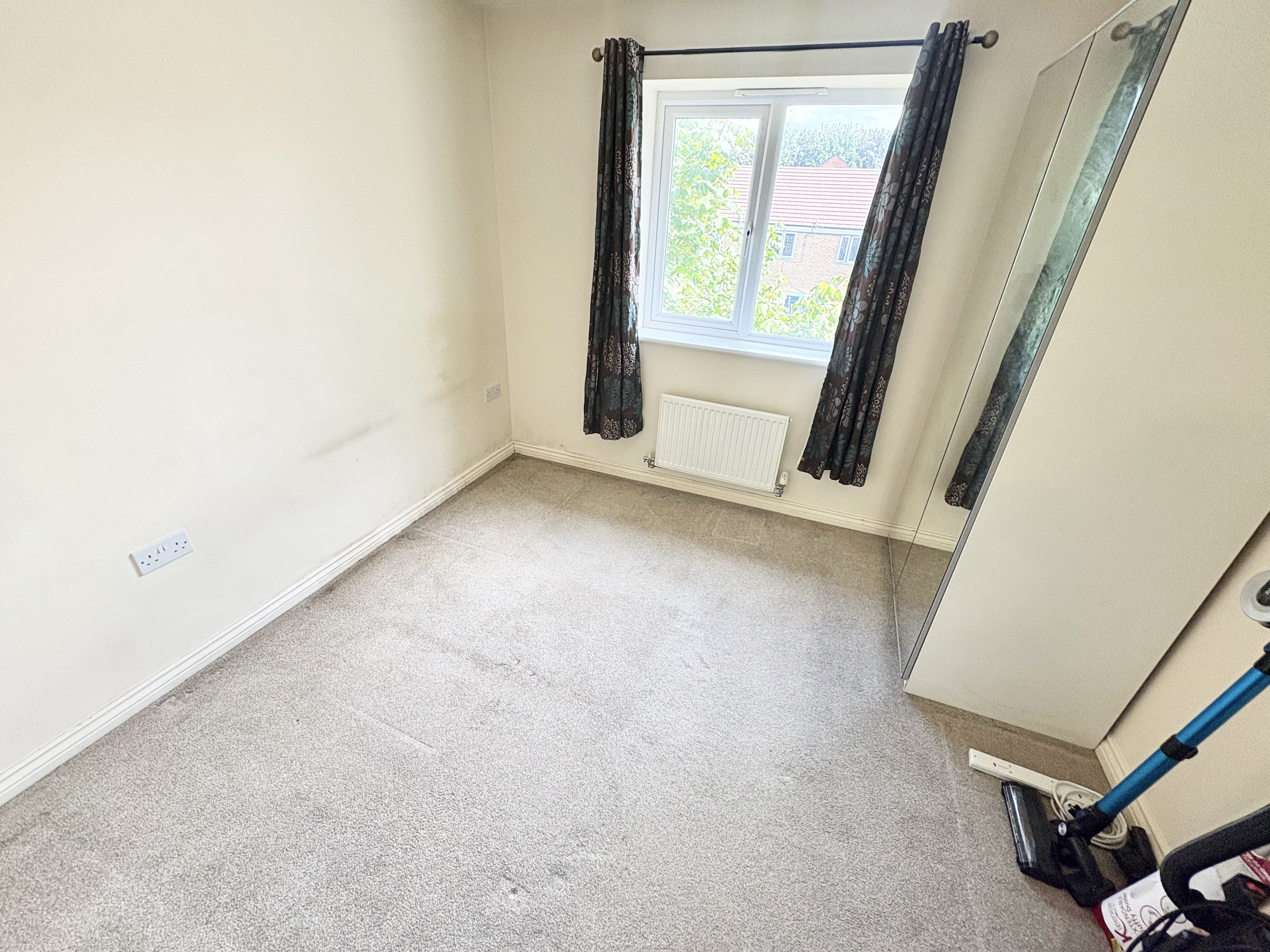 Flat Pel Crescent in Sandwell