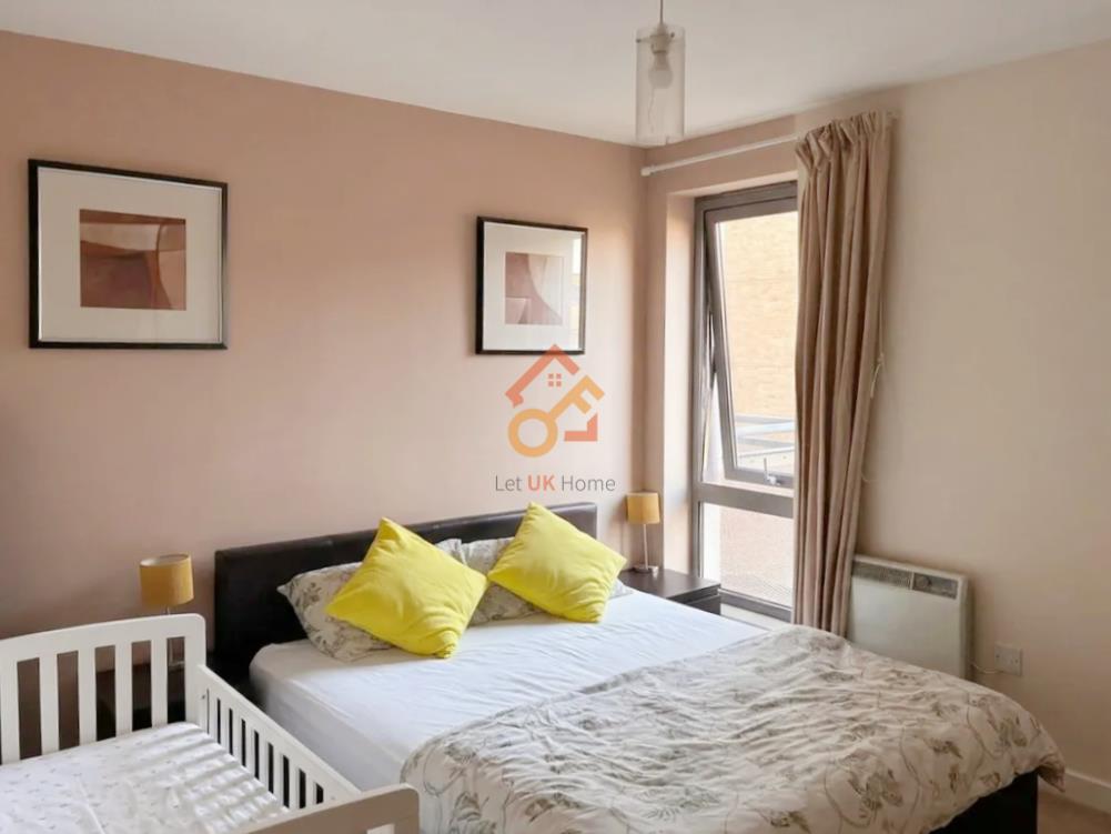 Flat Victoria Road in Greater London