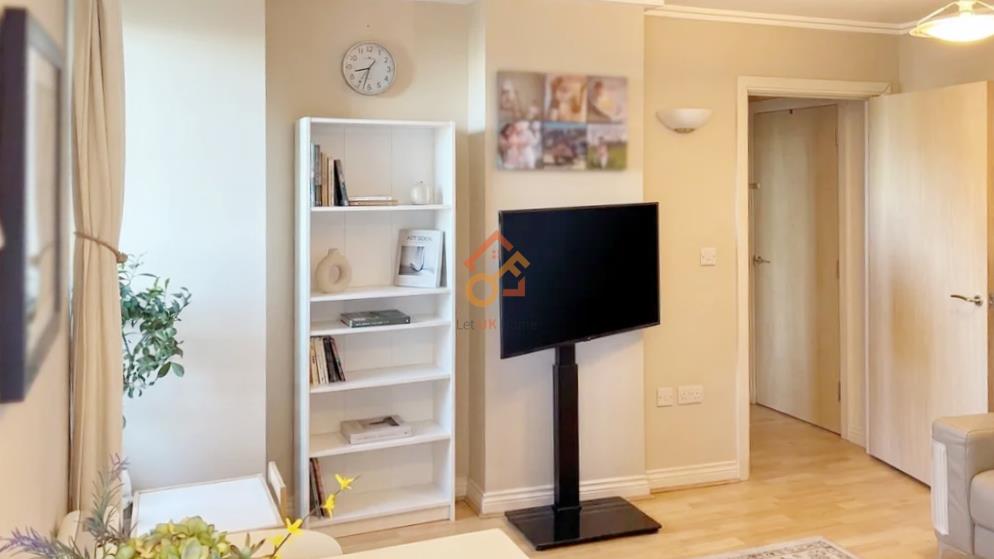Flat Victoria Road in Greater London