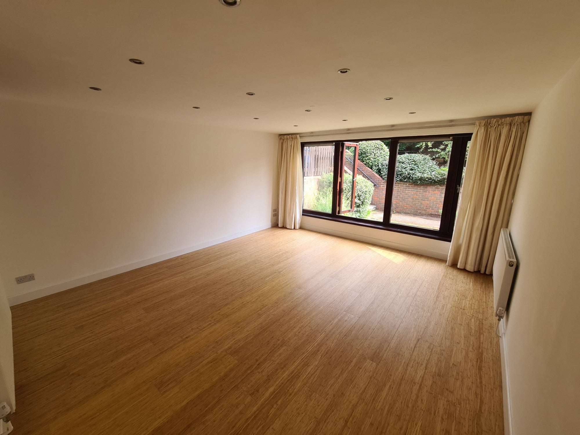 Flat Manor Road in Greater London