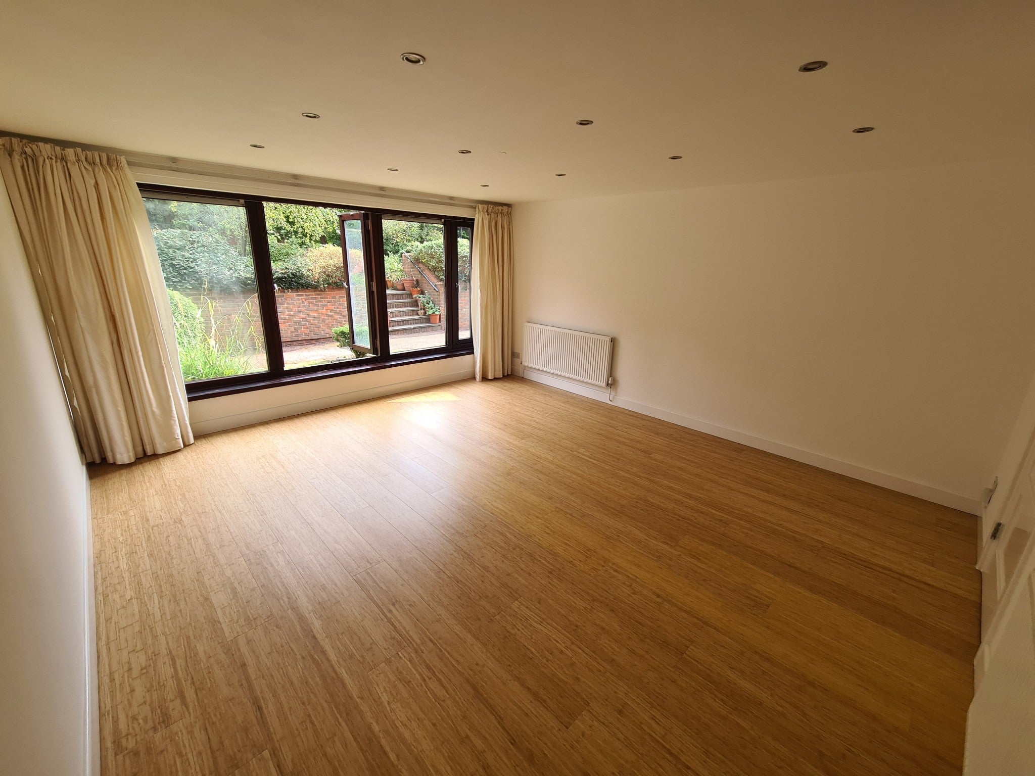 Flat Manor Road in Greater London