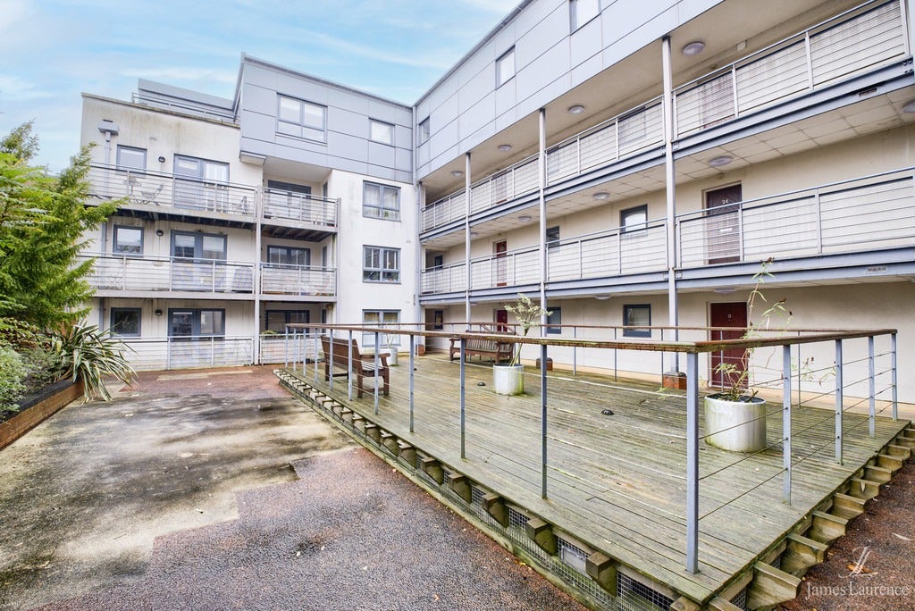 Flat Summer Hill Terrace in Birmingham