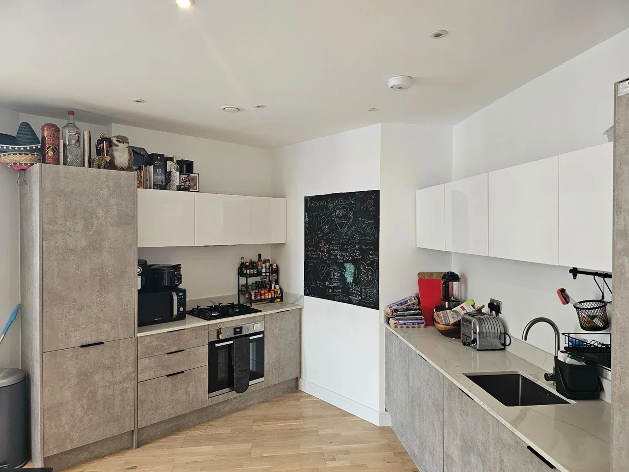 Flat Clifford Road in Greater London
