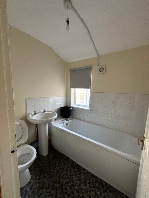 Room St Hilda Street in Hull