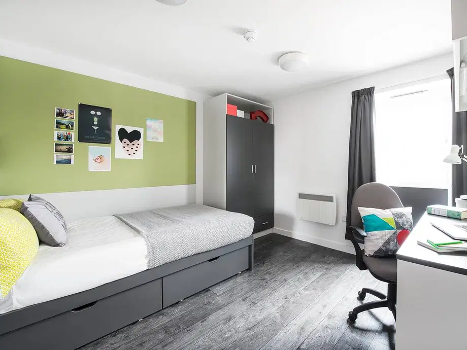 Room St Mary's Road in Southampton