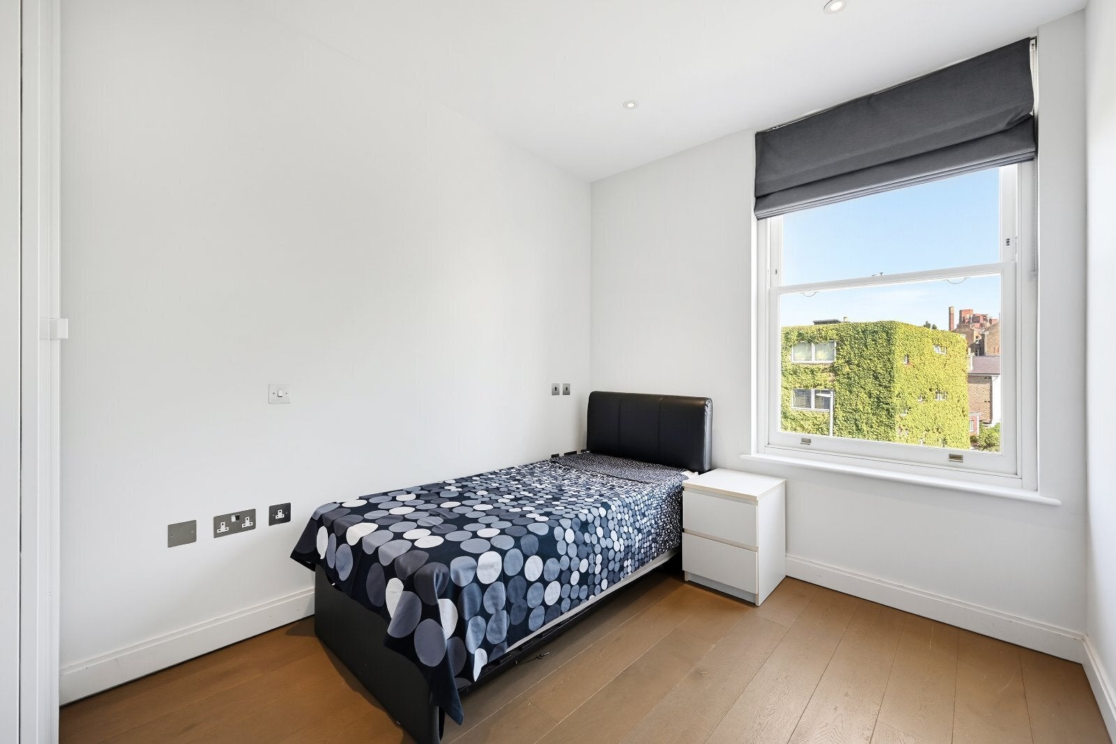 Flat Fulham Road in Greater London