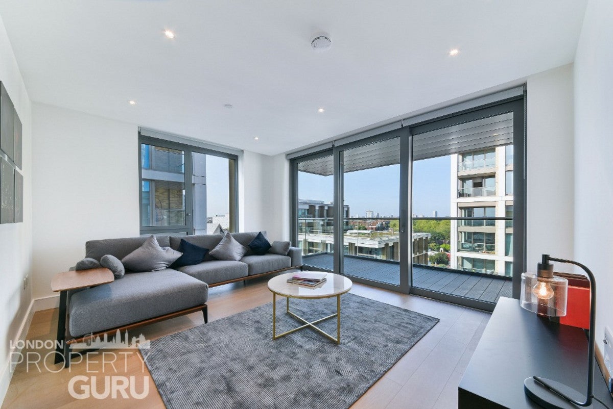 Flat Prince of Wales Drive in Greater London
