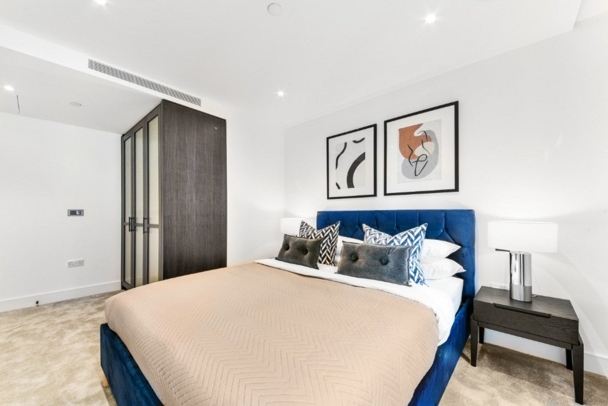 Flat Prince of Wales Drive in Greater London