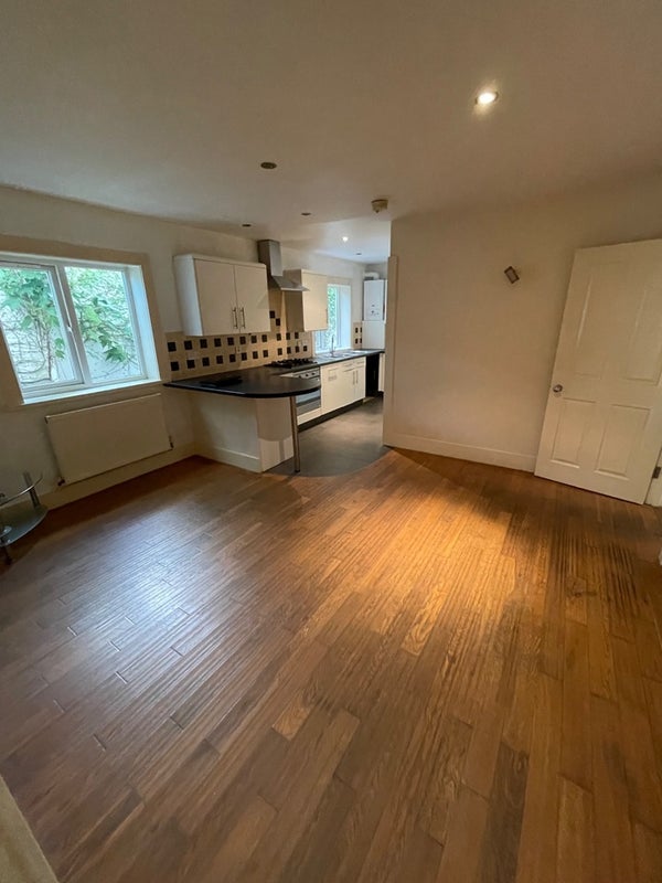 Flat Chobham Road in London