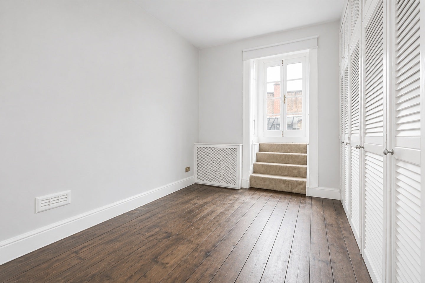 Flat Kensington Church Street in Greater London
