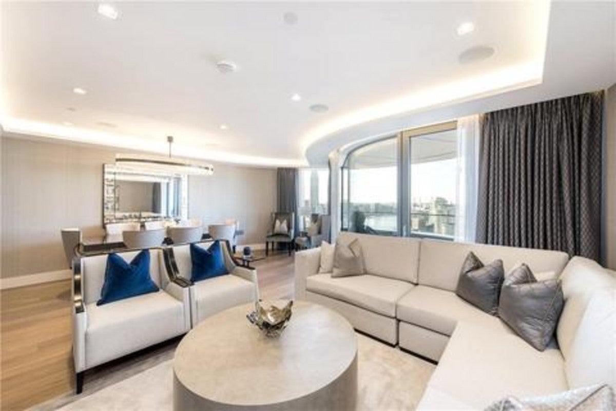 Flat Albert Embankment in Greater London