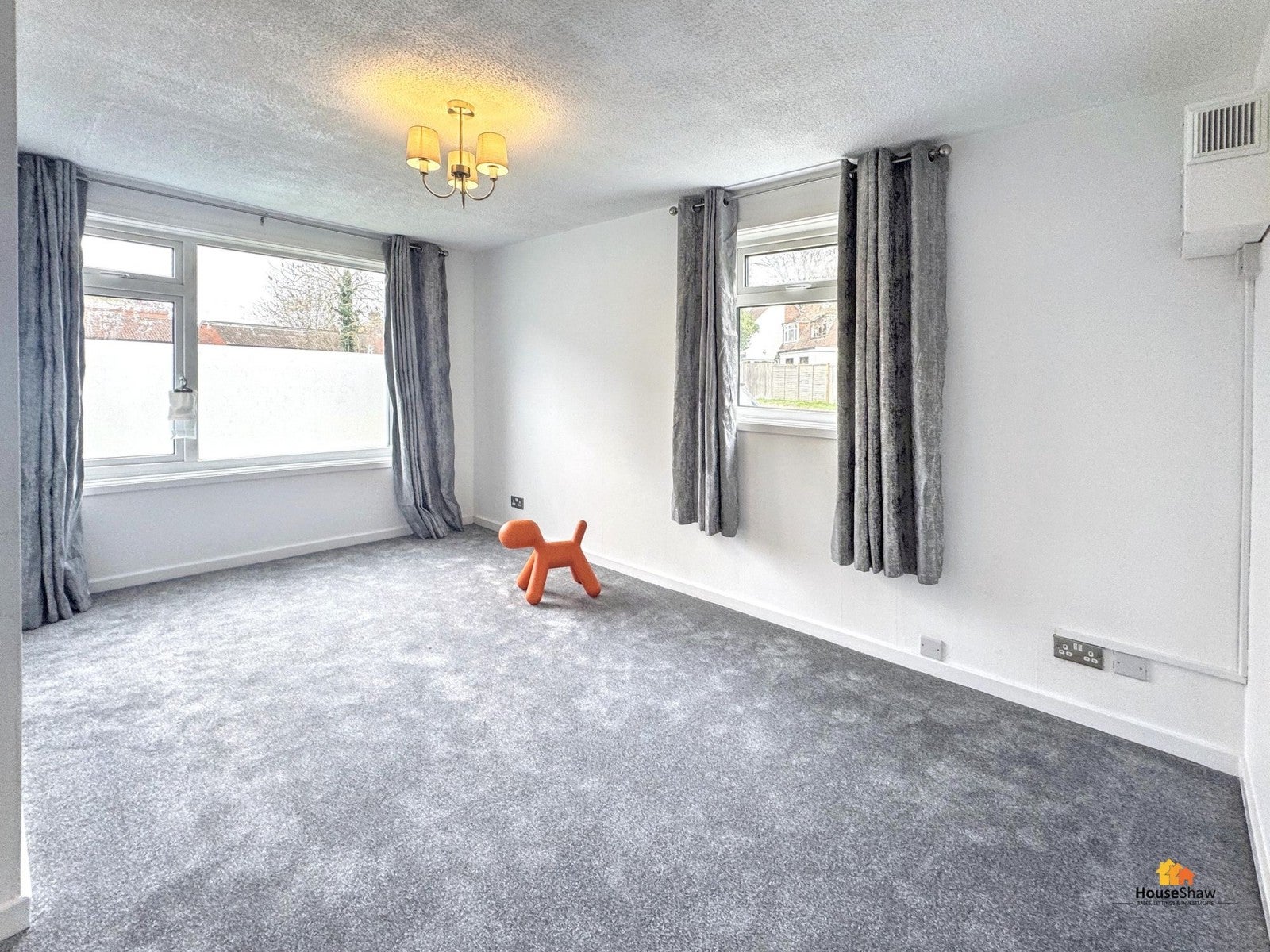 Flat Highfield Way in Hazlemere