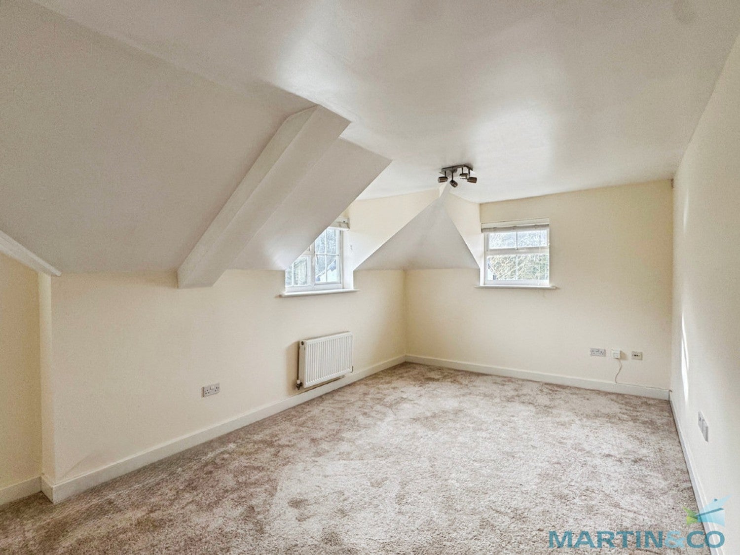 Flat Saxon Court in Ashford