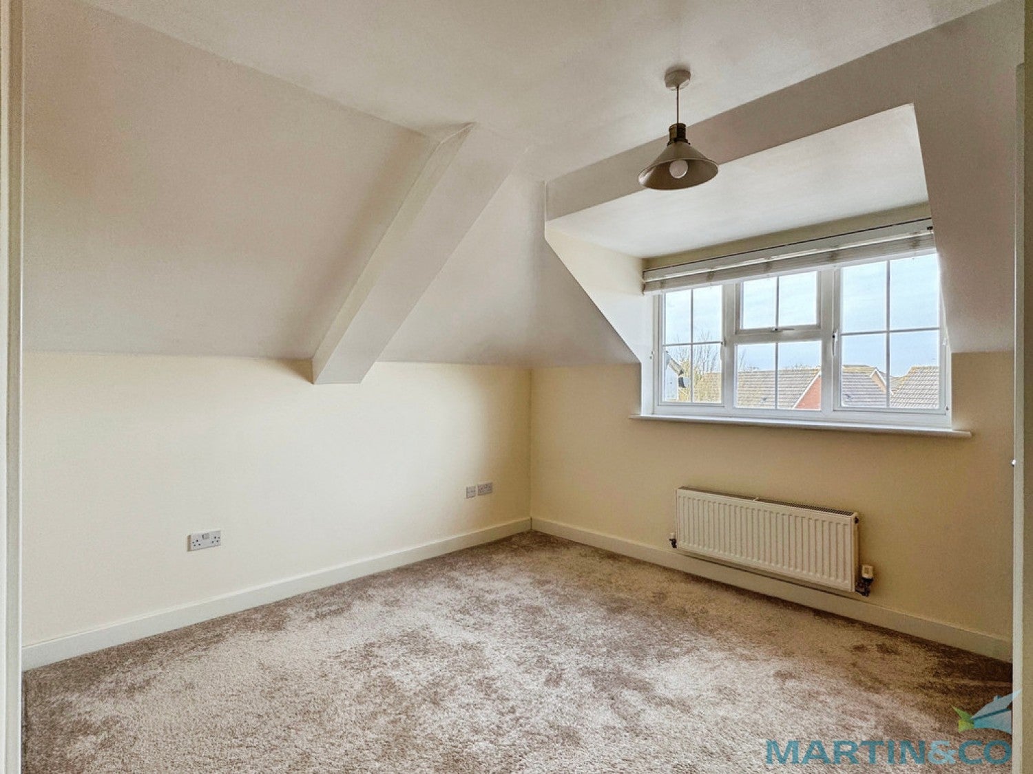 Flat Saxon Court in Ashford