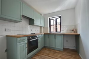 Flat Nine Acres Green in Worcester