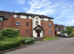 Flat Nine Acres Green in Worcester