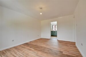Flat Nine Acres Green in Worcester