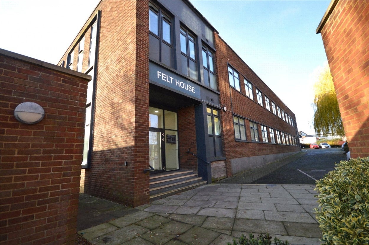 Flat Laporte Way in Luton