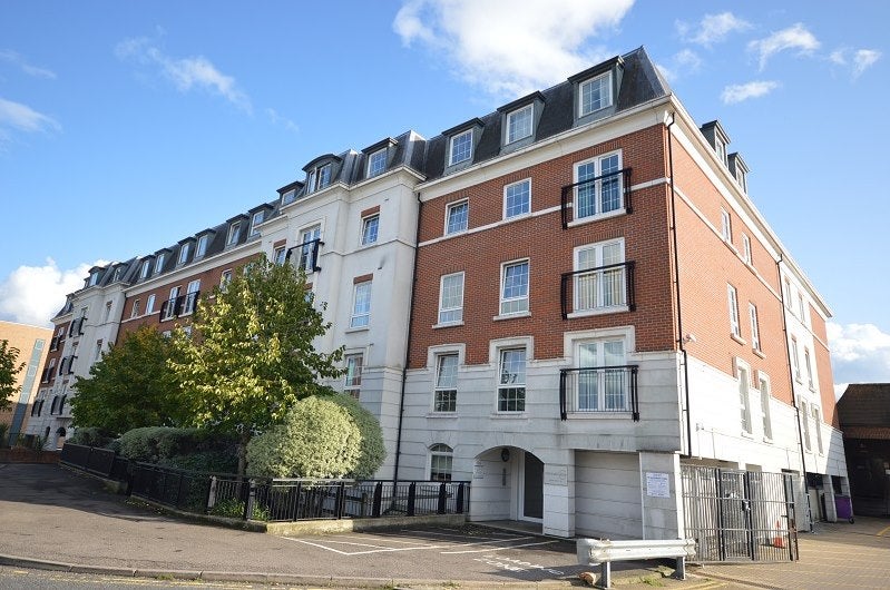 Flat Station Approach in Epsom and Ewell