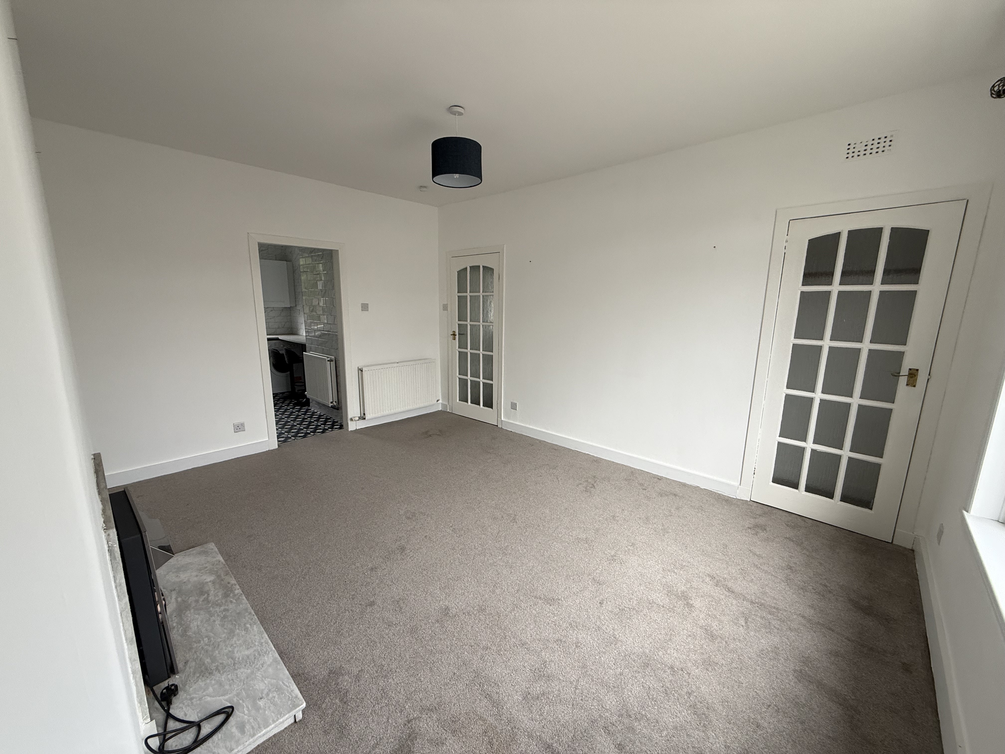 Flat Glanderston Drive in Glasgow