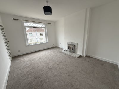 Flat Glanderston Drive in Glasgow