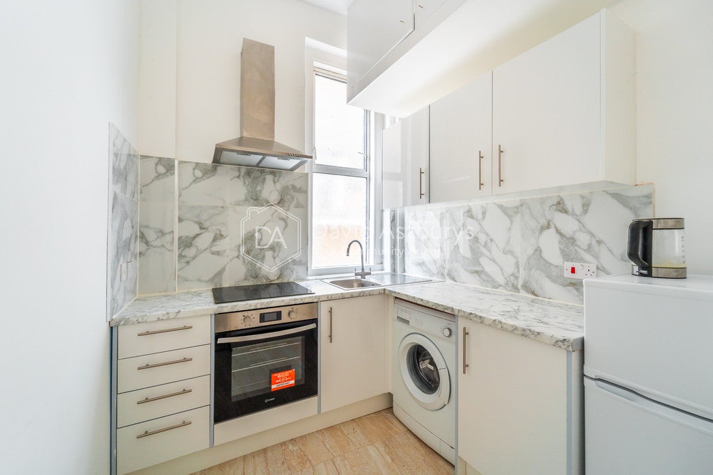Flat Walm Lane in Greater London
