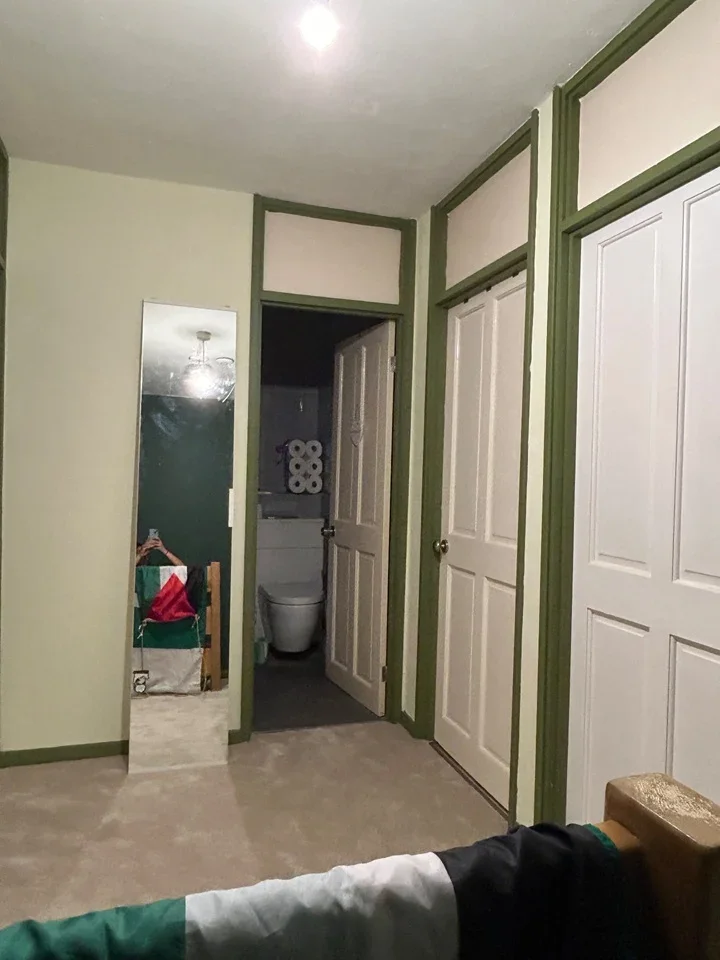 Room Manchester Road in Greater London