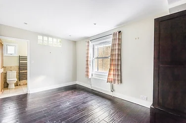 House Dorchester Grove in Greater London