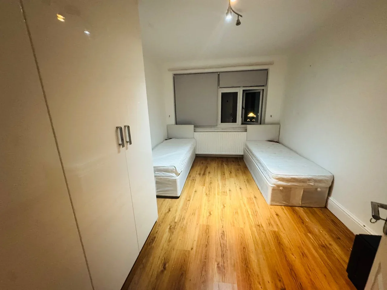 Room Holland Park Avenue in Greater London