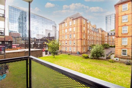 Flat City Road in Greater London