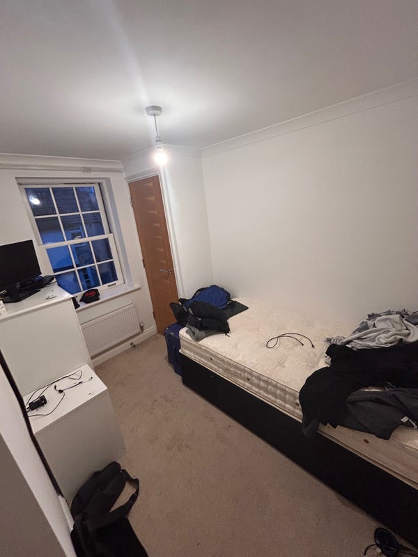 Room Deanery Road in Warmley