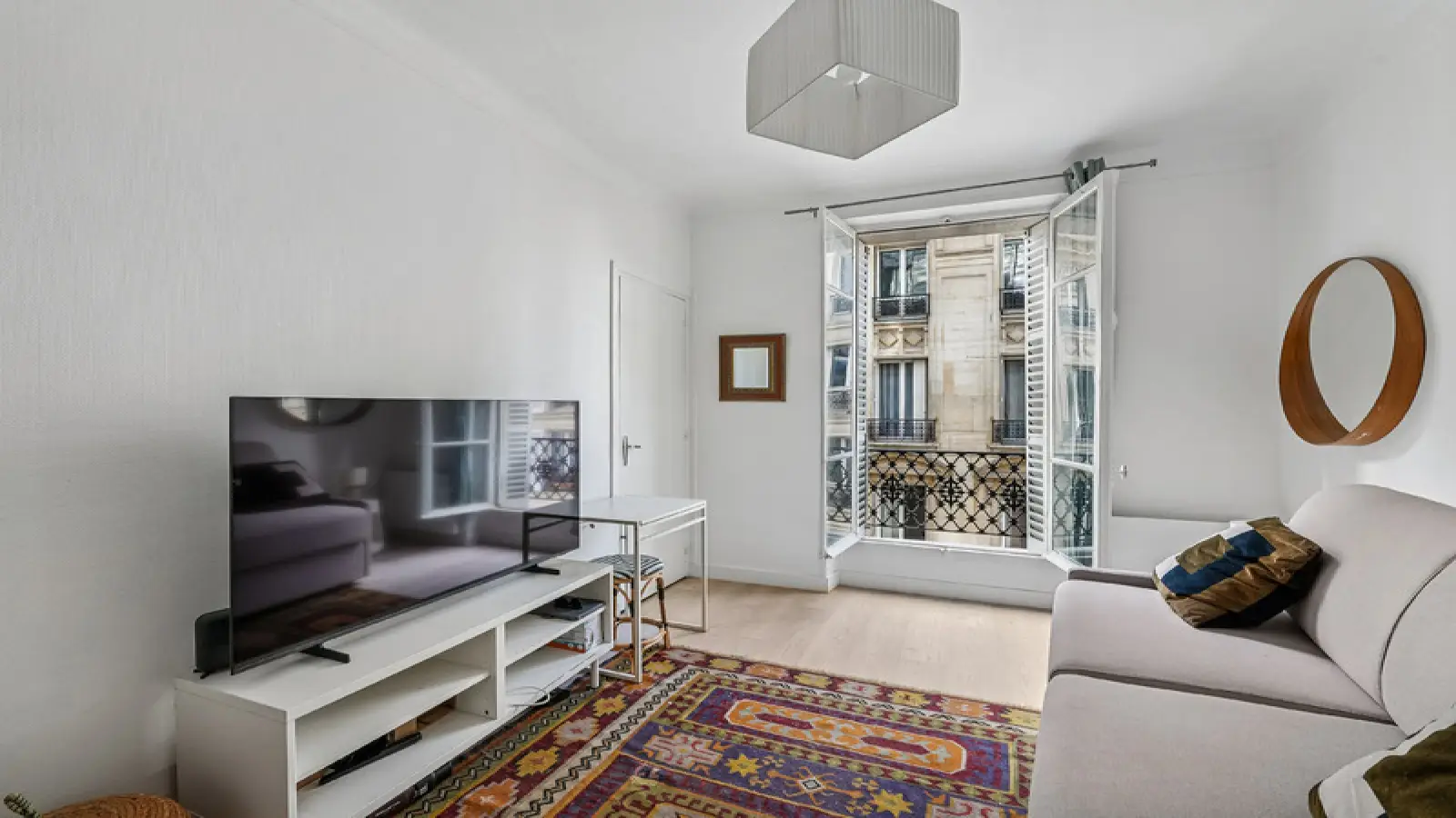 Flat Rue Marie-Éléonore de Bellefond in Paris