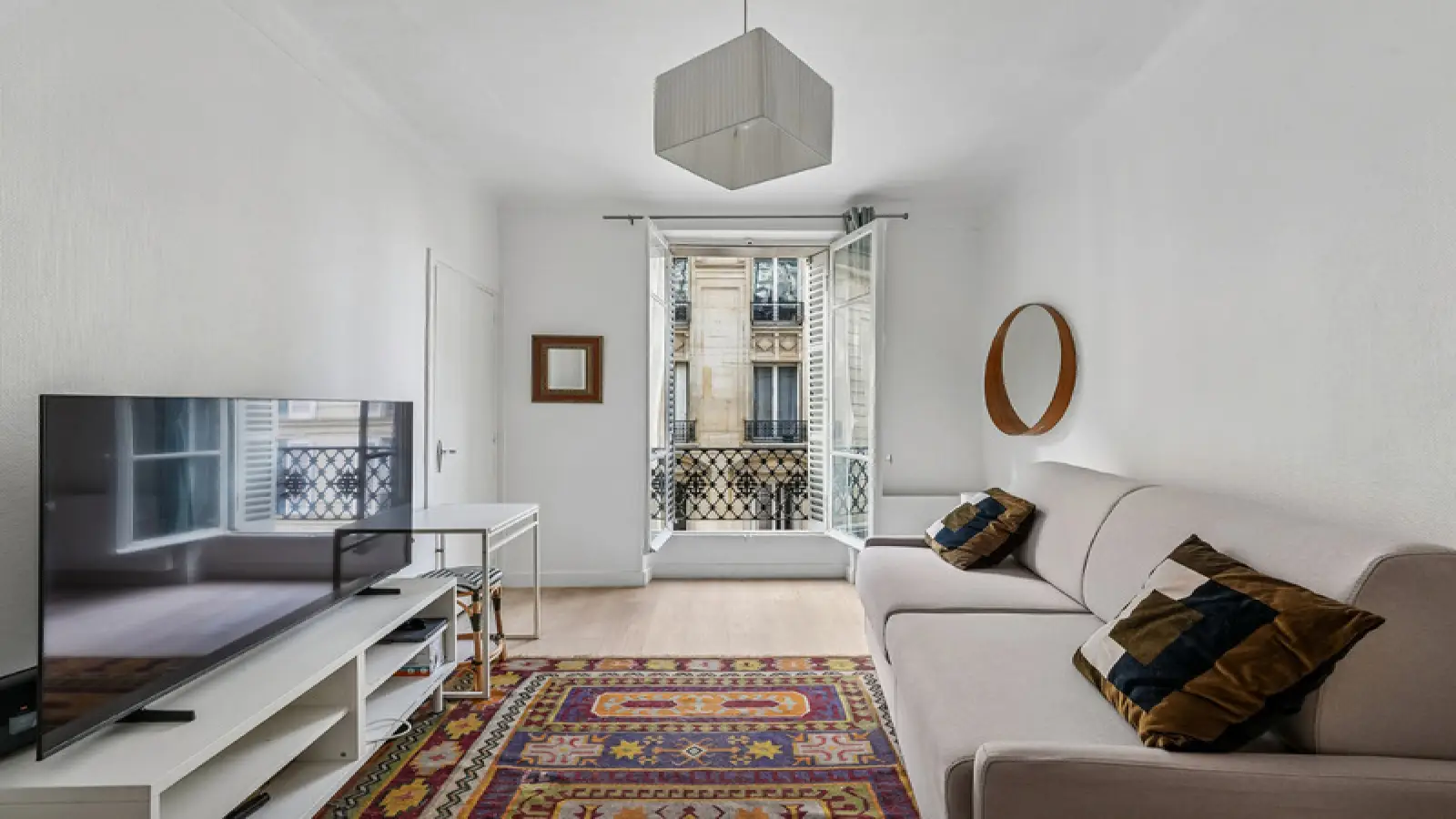 Flat Rue Marie-Éléonore de Bellefond in Paris
