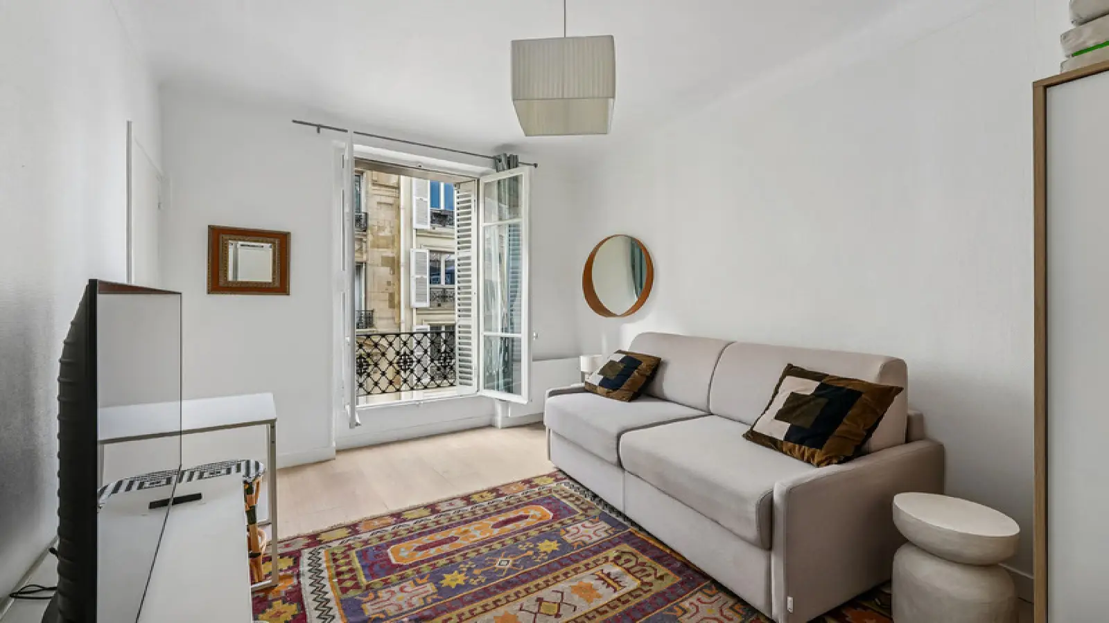 Flat Rue Marie-Éléonore de Bellefond in Paris