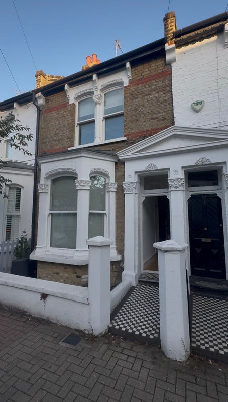 Room Amies Street in Greater London