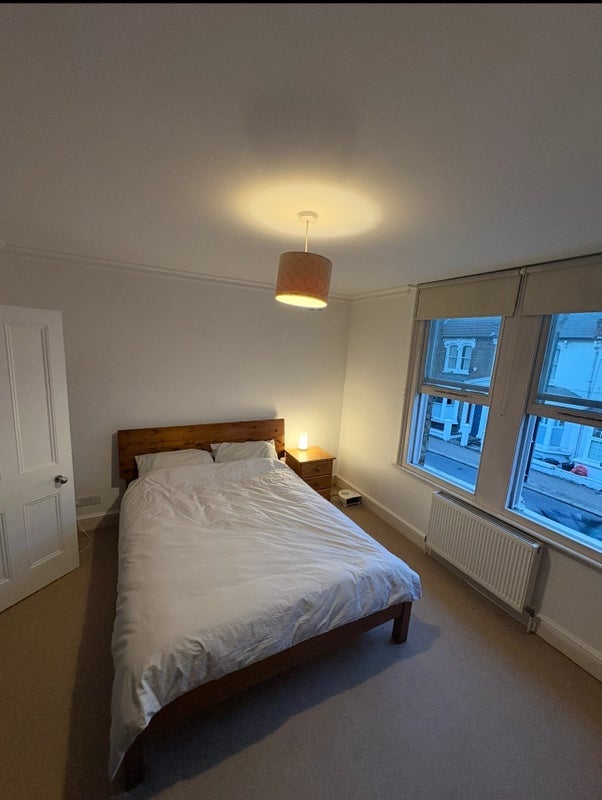 Room Amies Street in Greater London
