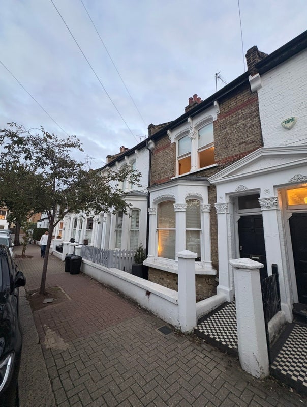 Room Amies Street in Greater London