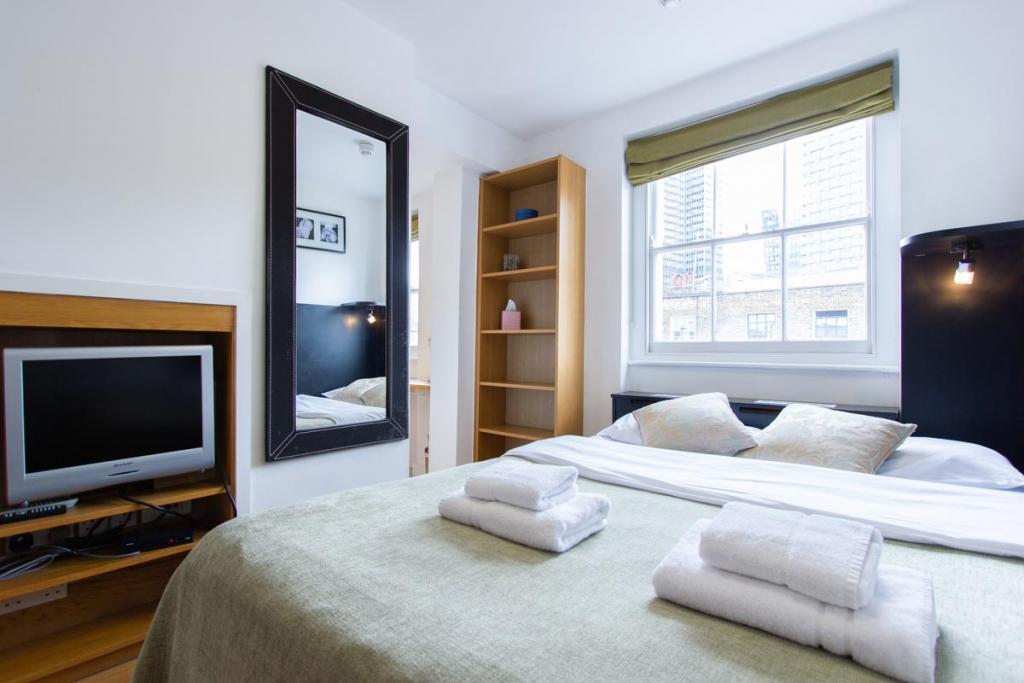 Room Euston Road in Greater London